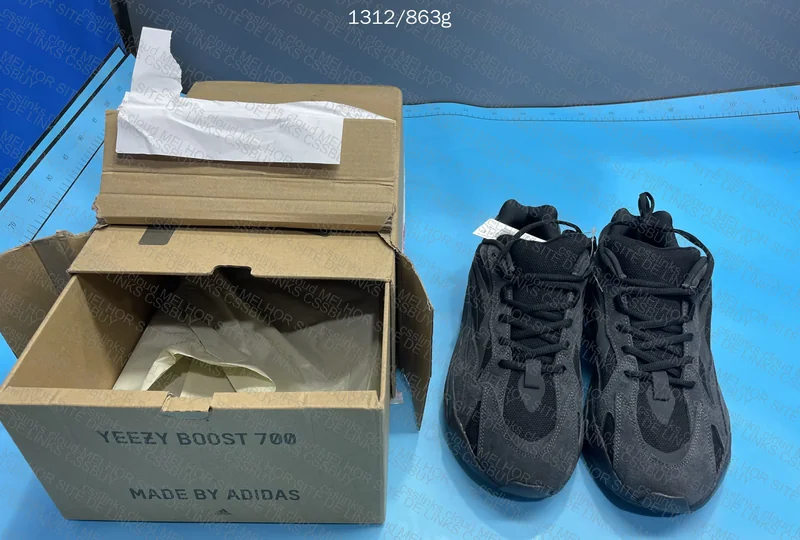 YEEZY 700 V2 VANTA 7