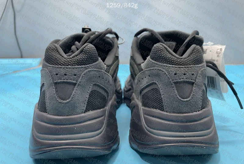 yeezy 700 v2 vanta 4
