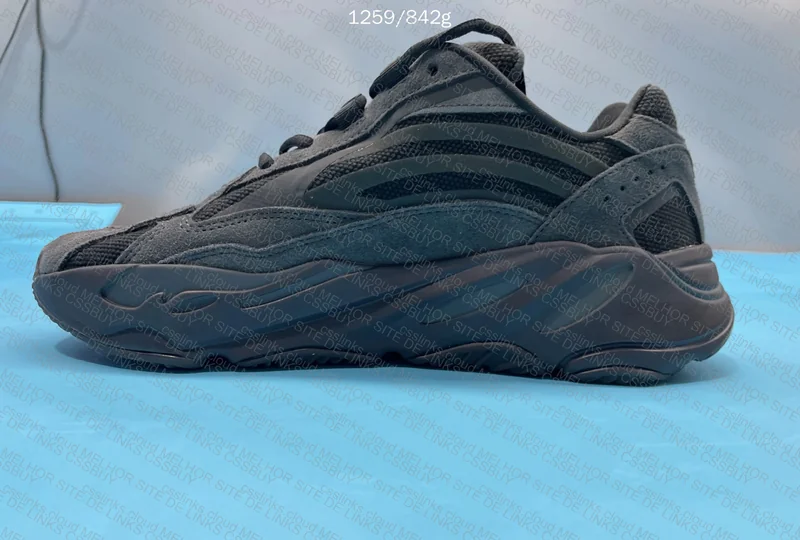 yeezy 700 v2 vanta 6