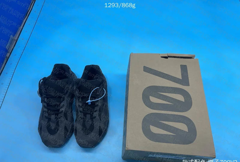 Yeezy 700 v2 Vanta 2