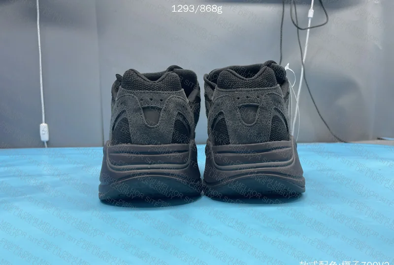 Yeezy 700 v2 Vanta 5