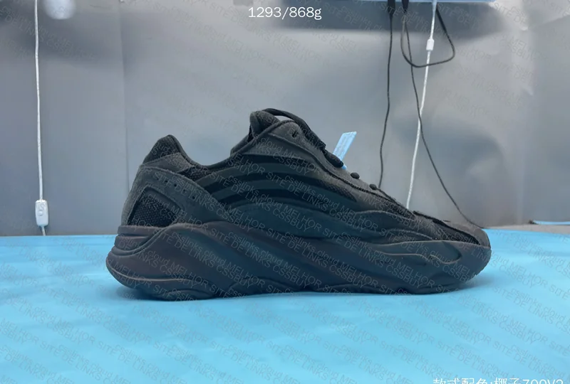 Yeezy 700 v2 Vanta 8