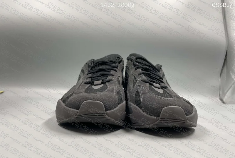 Yeezy 700 v2 Vanta Gigante 2