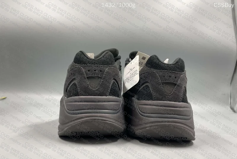 Yeezy 700 v2 Vanta Gigante 3