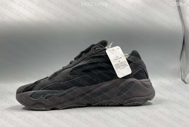 Yeezy 700 v2 Vanta Gigante 4