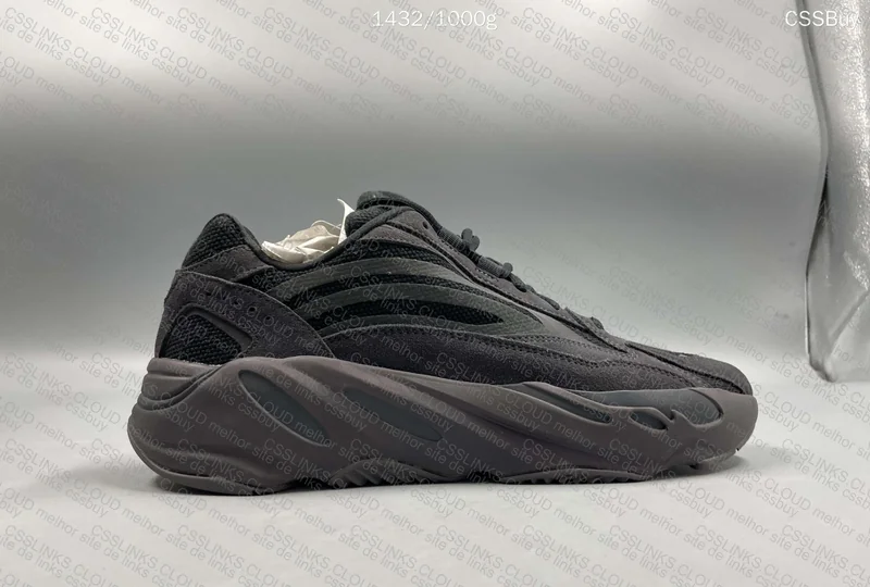 Yeezy 700 v2 Vanta Gigante 5