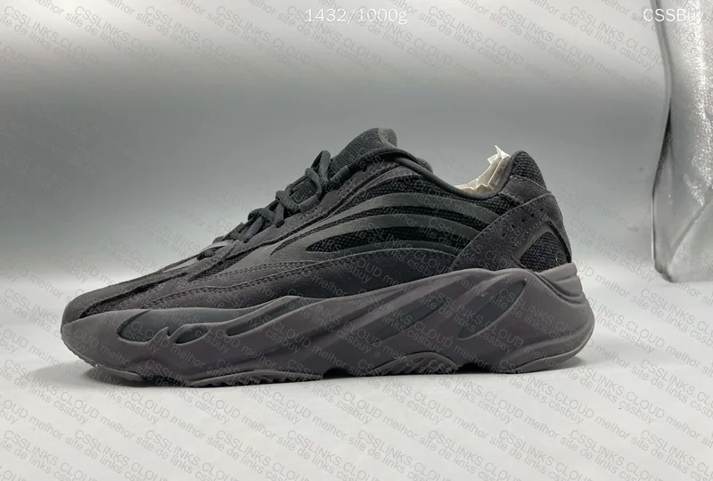 Yeezy 700 v2 Vanta Gigante 7