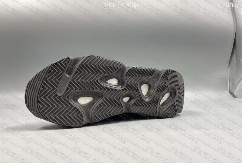 Yeezy 700 v2 Vanta Gigante 8