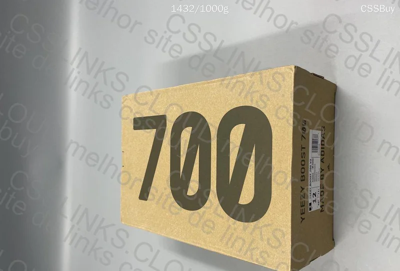 Yeezy 700 v2 Vanta Gigante 9