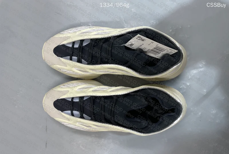 Yeezy 700 v3