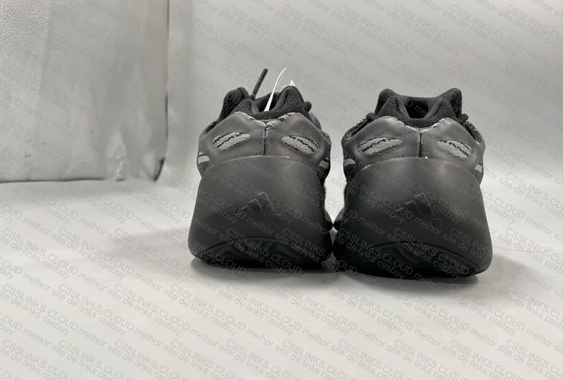 YEEZY 700 V3