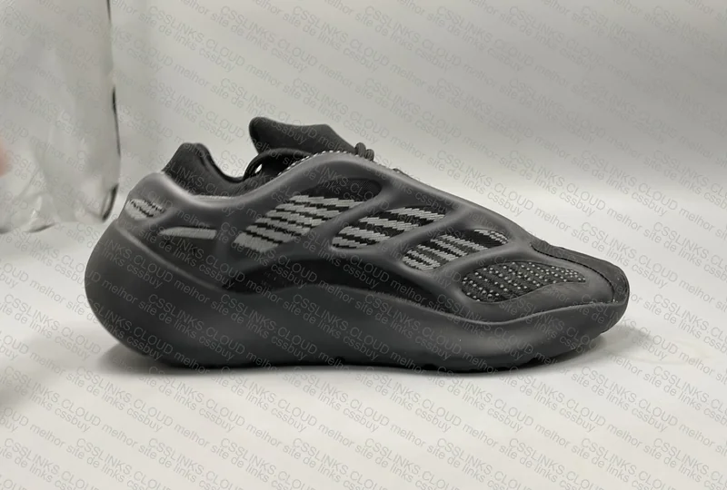 YEEZY 700 V3 2