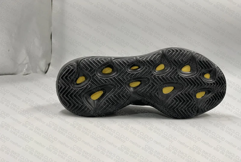 YEEZY 700 V3 3