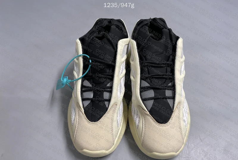 Yeezy 700 V3