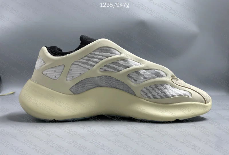Yeezy 700 V3 2