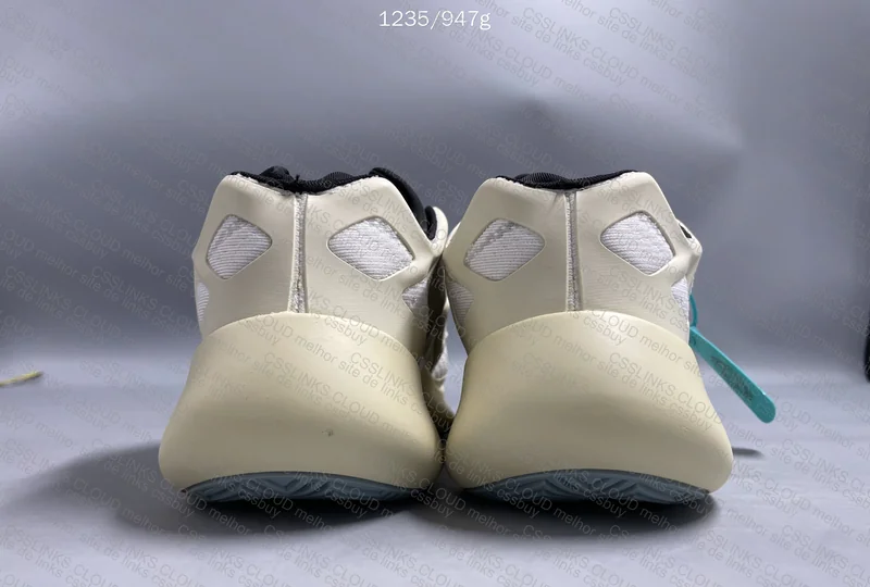 Yeezy 700 V3 4