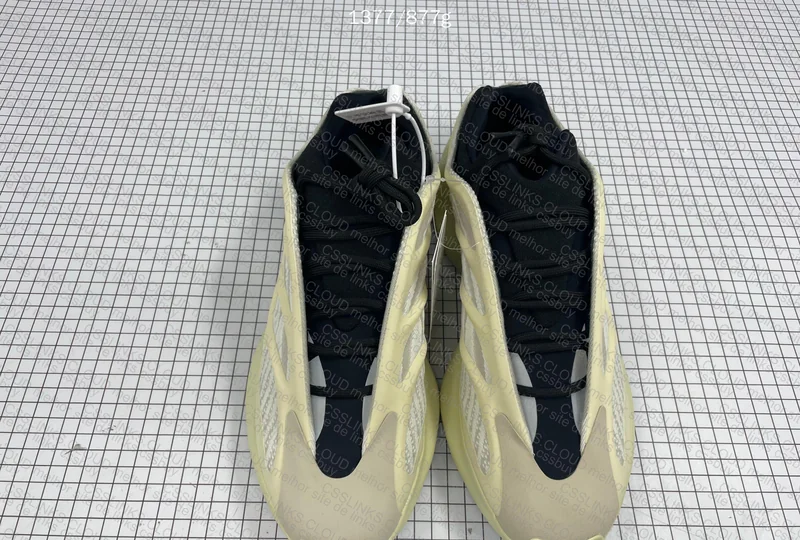 Yeezy 700 V3