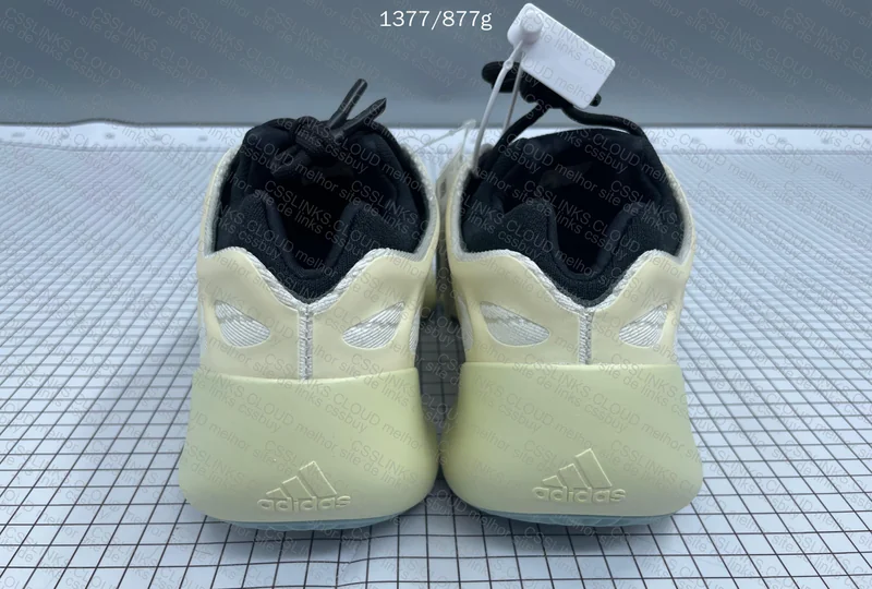 Yeezy 700 V3 2