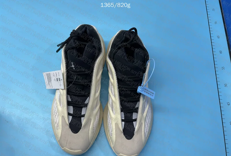 yeezy 700 V3
