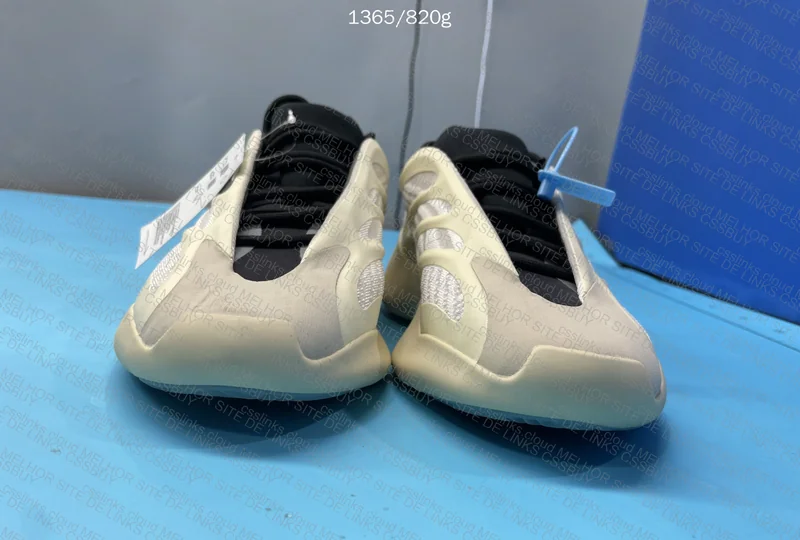 yeezy 700 V3 3