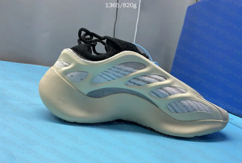 yeezy 700 V3 4