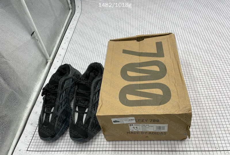 Yeezy 700 v3 "Alvah" (Blind box JMDY) 3