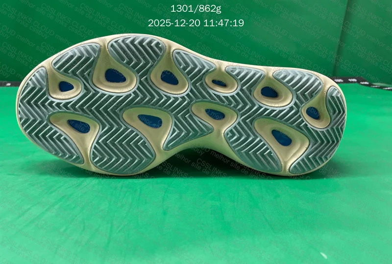 Yeezy 700 v3 Azael
