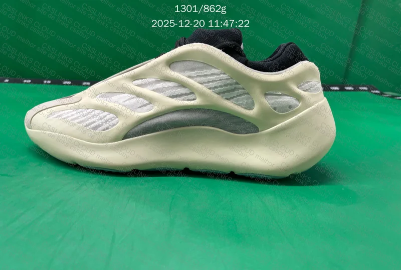 Yeezy 700 v3 Azael 3