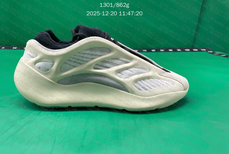 Yeezy 700 v3 Azael 6