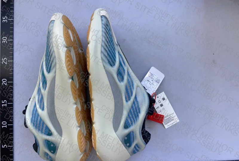 Yeezy 700 V3 (Best Sneaker in the World) 6