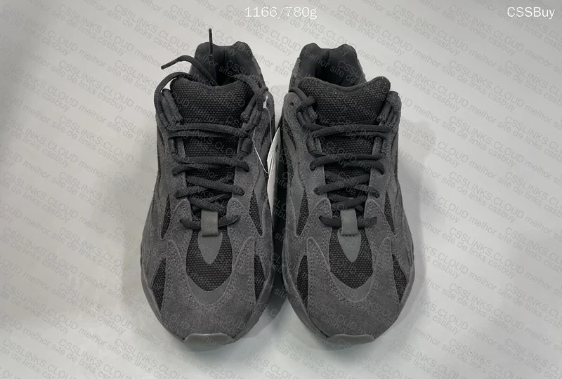 Yeezy 700 Vanta 2