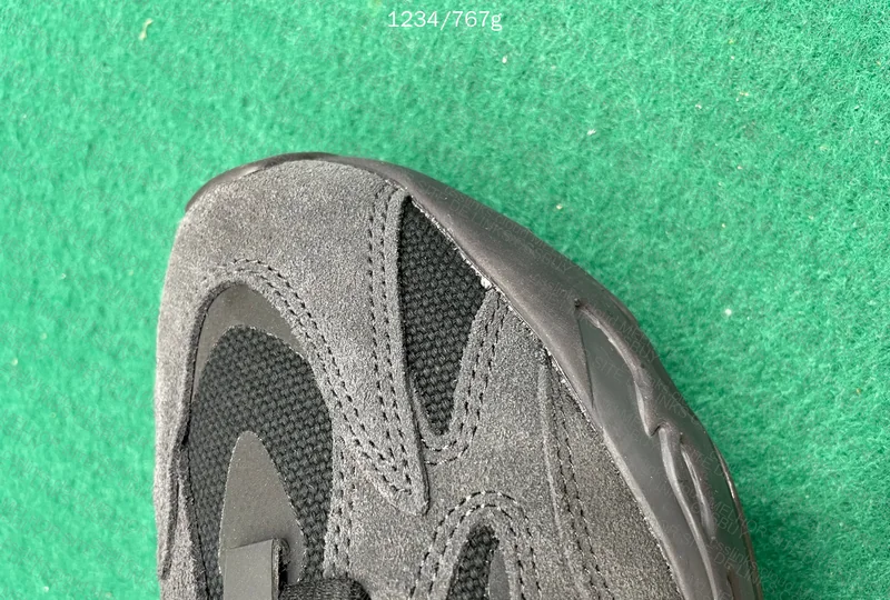yeezy 700 Vanta 3