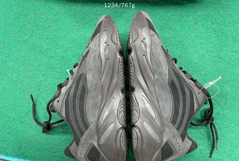 yeezy 700 Vanta 5