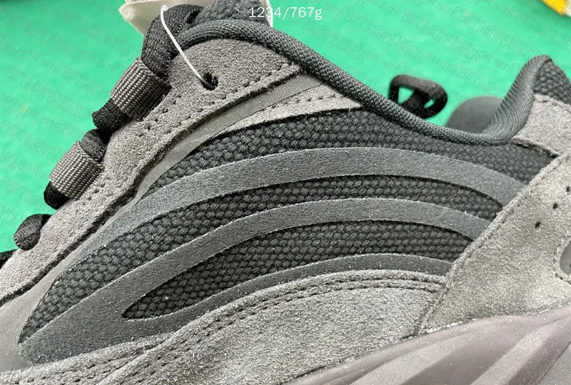 yeezy 700 Vanta 6