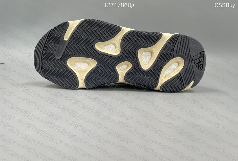 YEEZY 700v1 "Analog" 10