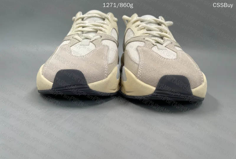 YEEZY 700v1 "Analog" 9