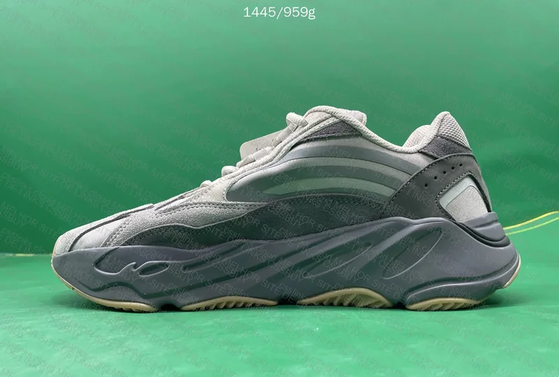 Yeezy 700v2 4