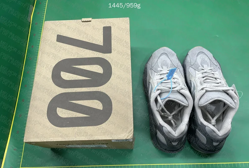 Yeezy 700v2 7