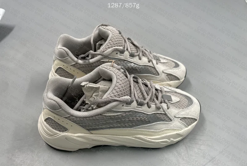 Yeezy 700v2 Static 3