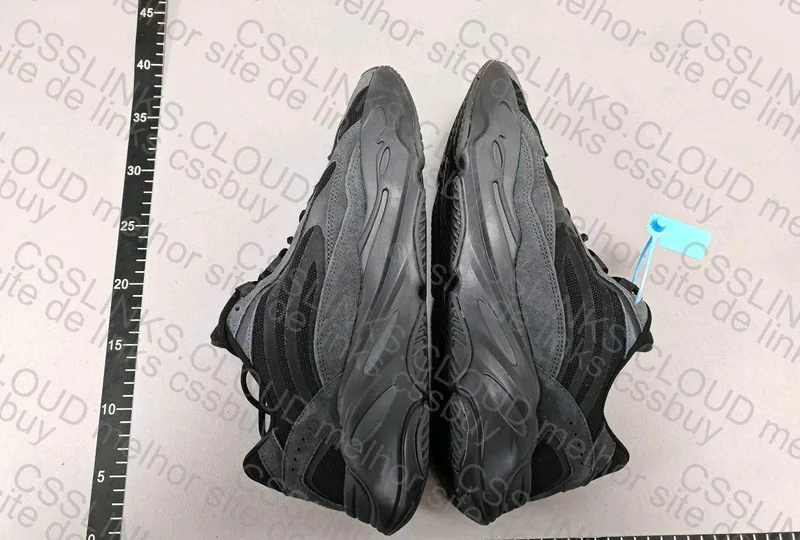 Yeezy 700v2 VANTA 3