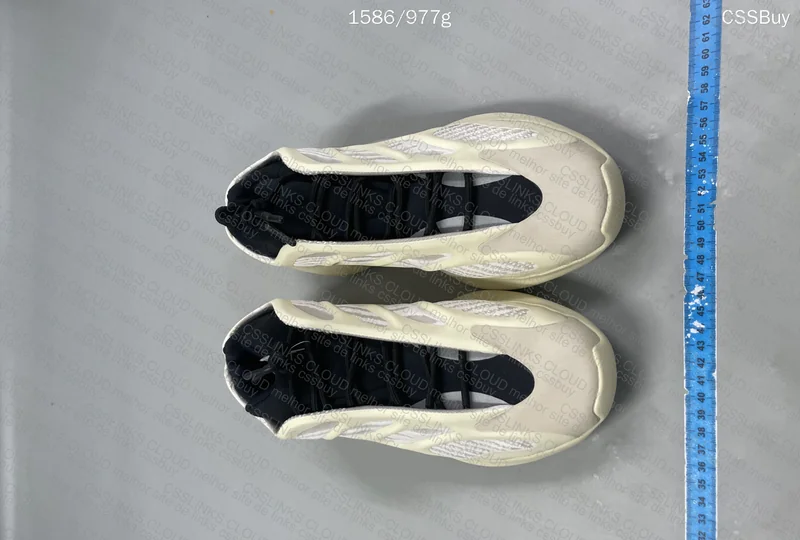 YEEZY 700v3 azael