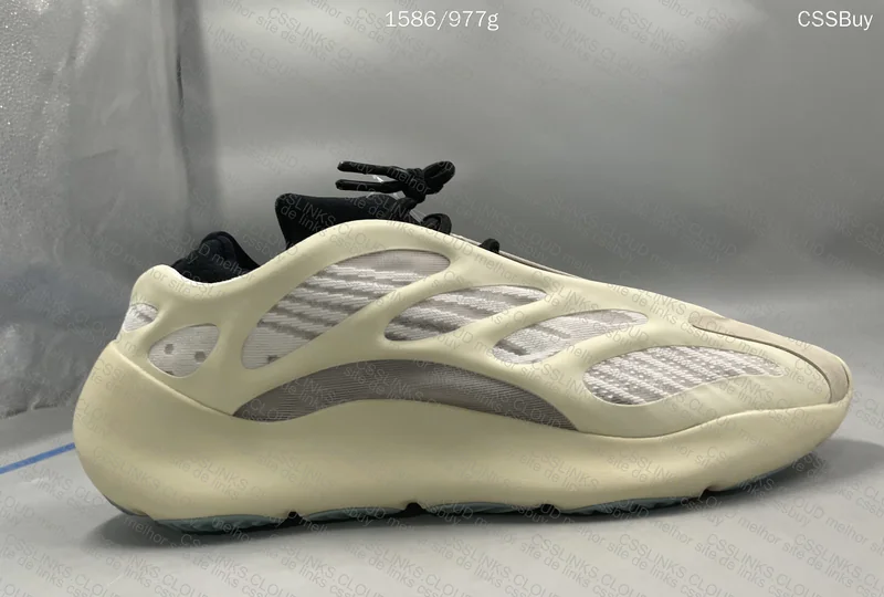 YEEZY 700v3 azael 3