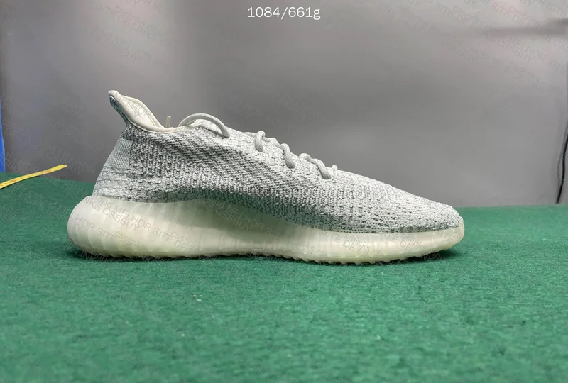 Yeezy blind 8