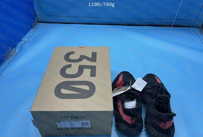Yeezy Blind Box ¥80 GL?