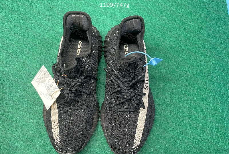 Yeezy Blind Oreo 350v2 3