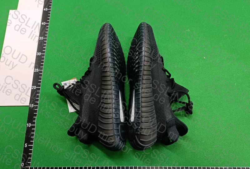 Yeezy Boost 350 V2 4
