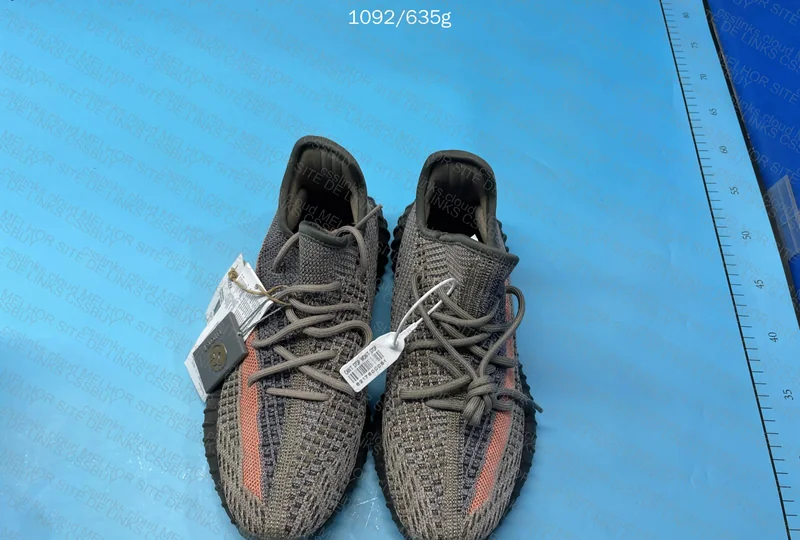 YEEZY BOOST 350 V2