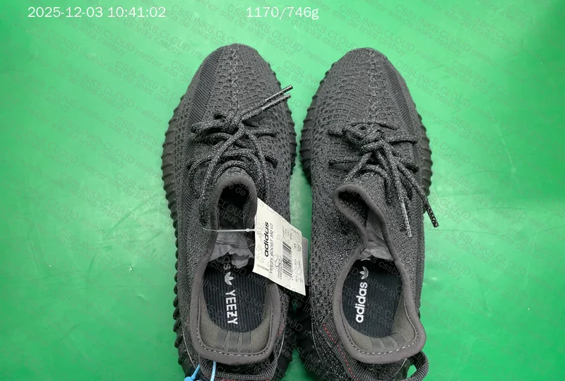Yeezy Boost 350 V2 Black Spray Reflective 3