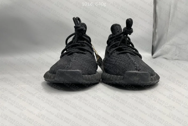 Yeezy Boost 350 v2 "Onyx" 2