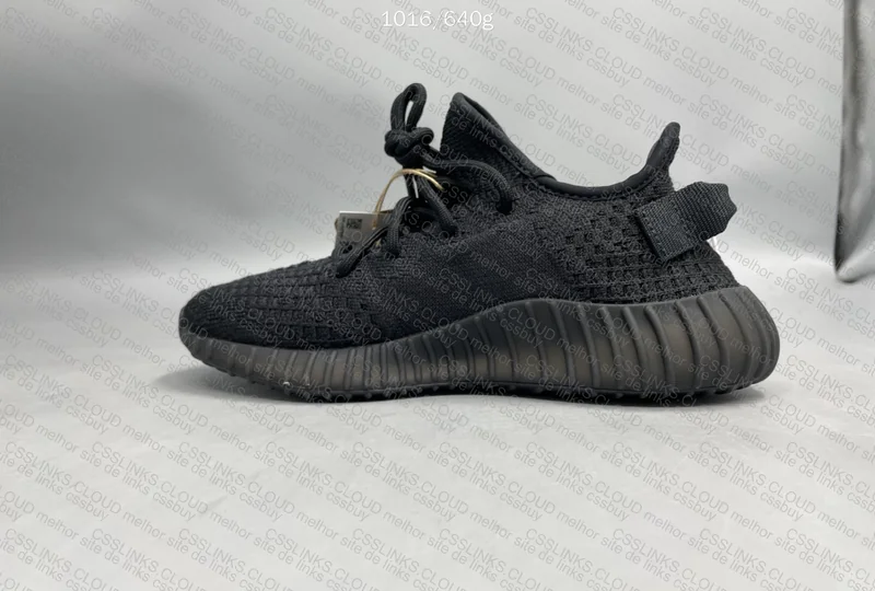 Yeezy Boost 350 v2 "Onyx" 4